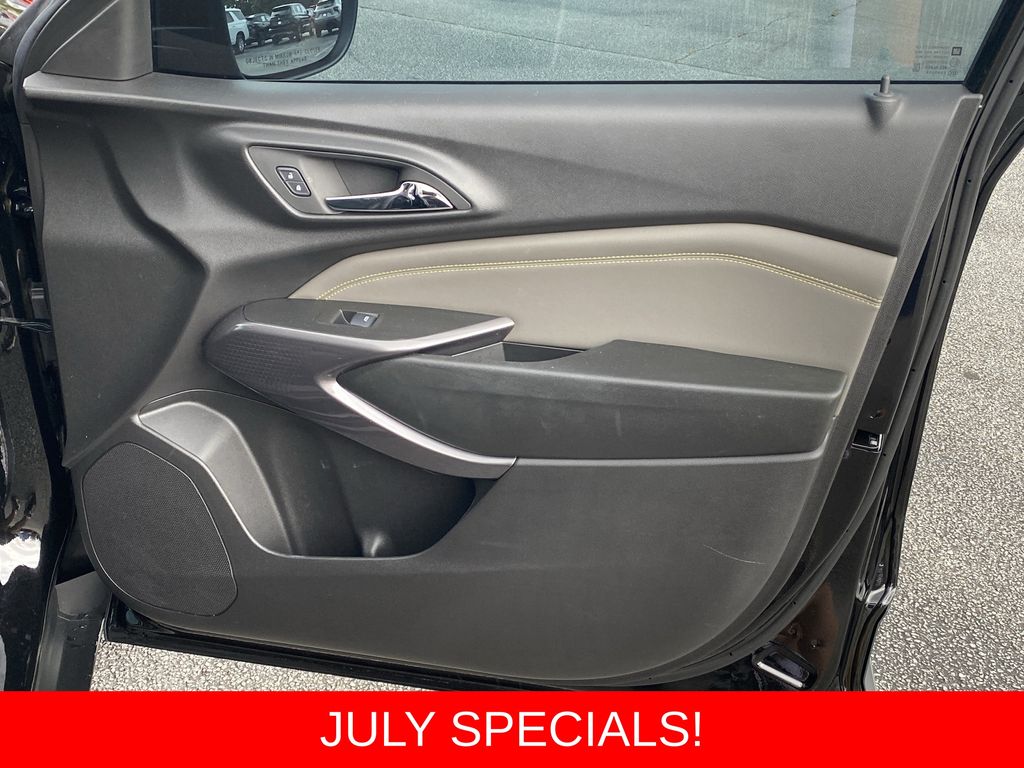 Used 2025 Chevrolet Trax SUV
