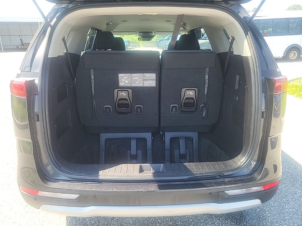 2022 Black Kia Carnival LX FWD Van