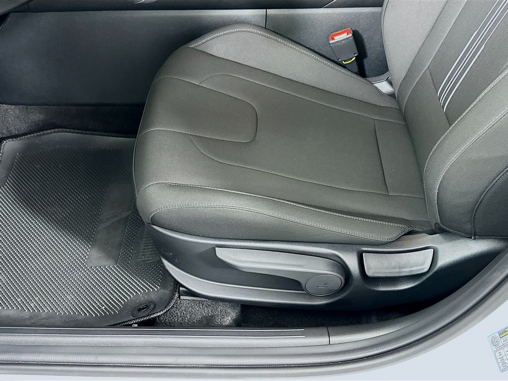 Thumbnail: 2025 Hyundai Elantra - 20