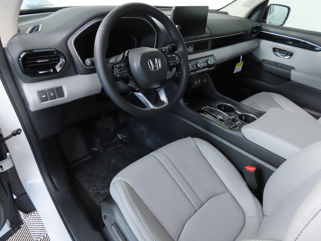 2025 Honda Pilot Touring 10