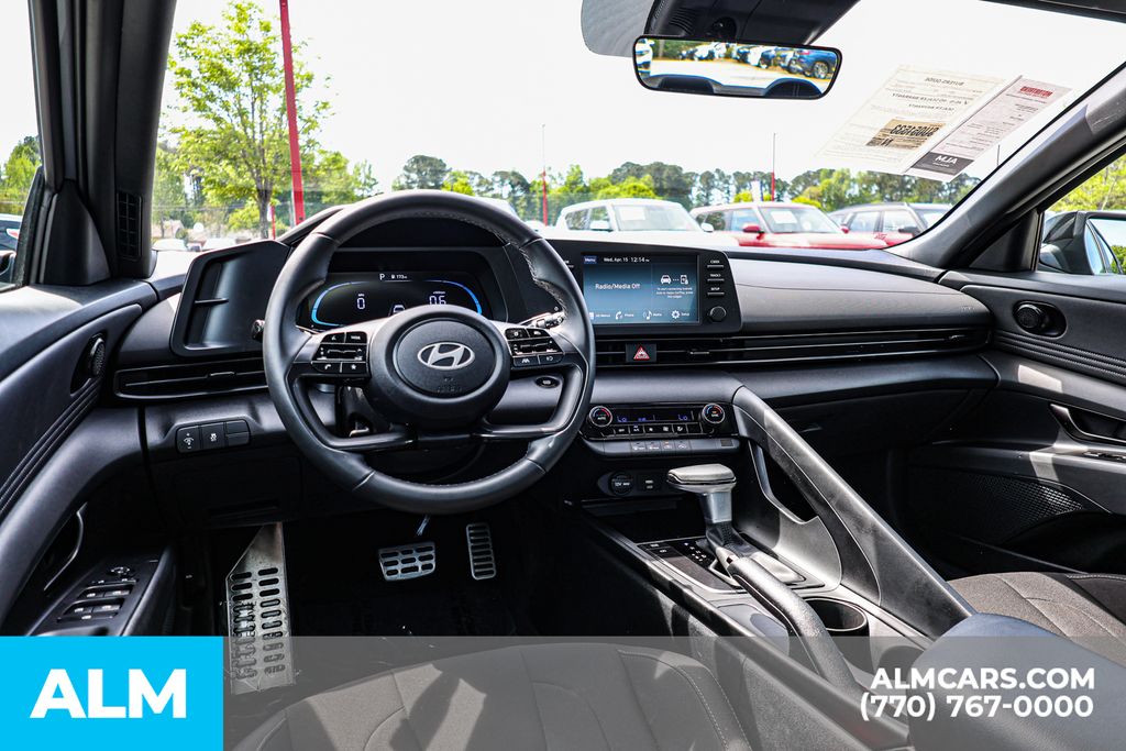 Used 2025 Silver Hyundai SEL Sport image 27
