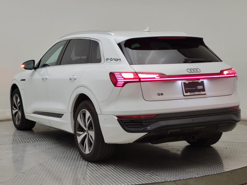 Thumbnail: 2024 Audi Q8 e-tron - 4