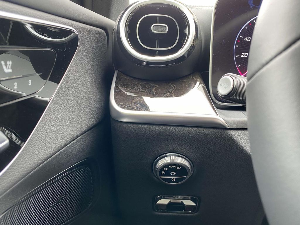 Thumbnail: 2025 Mercedes-Benz GLC - 26