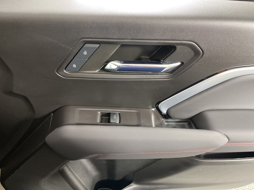 Thumbnail: 2024 Chevrolet Colorado - 11