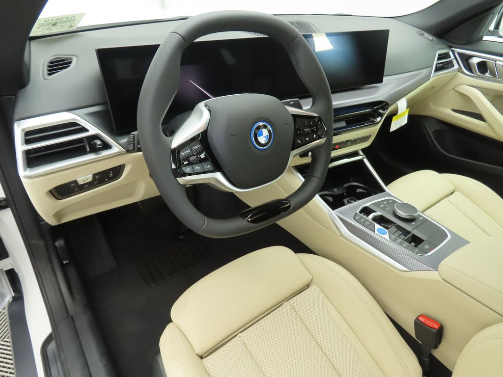 Thumbnail: 2025 BMW i4 - 10