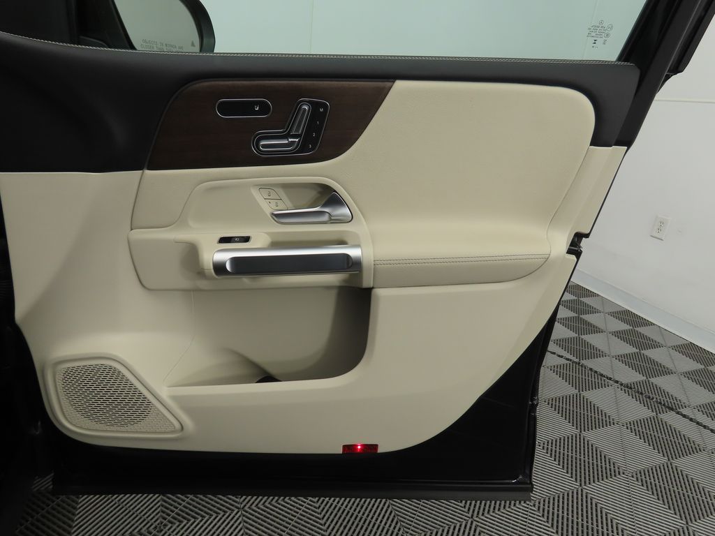 Thumbnail: 2023 Mercedes-Benz GLB - 25