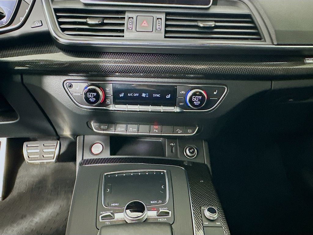 Thumbnail: 2020 Audi SQ5 - 16