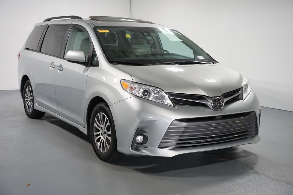 Thumbnail: 2020 Toyota Sienna - 3