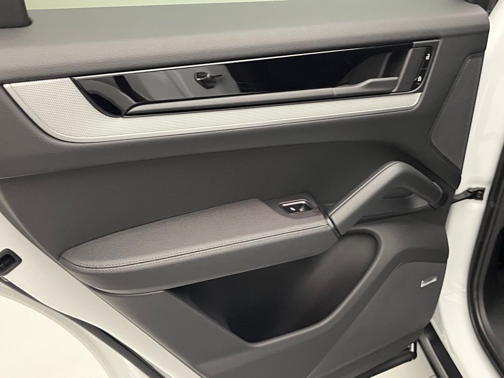 Thumbnail: 2025 Porsche Cayenne - 32