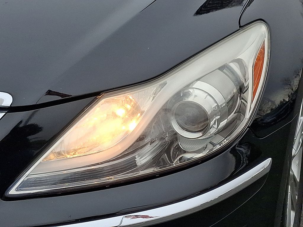 Thumbnail: 2012 Hyundai Genesis - 9