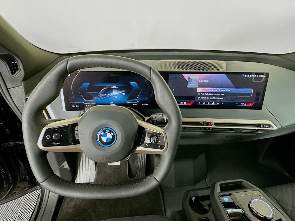 2025 BMW iX xDrive50 10