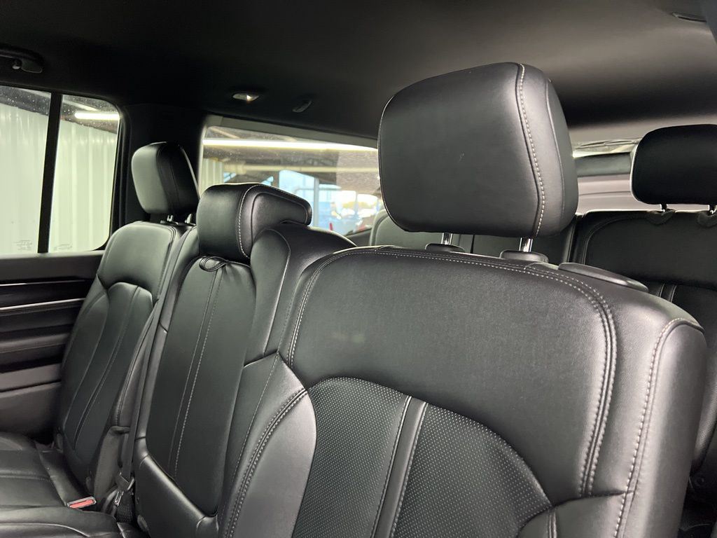 2024 Jeep Wagoneer Base - 11
