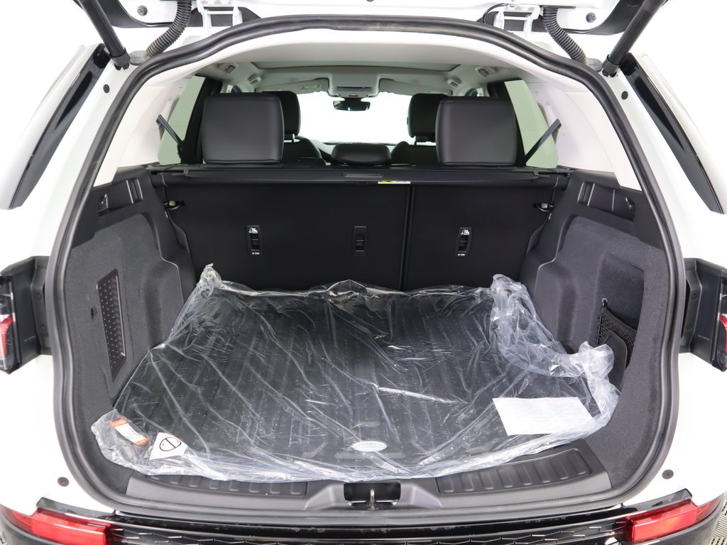 Thumbnail: 2024 Land Rover Discovery Sport - 29