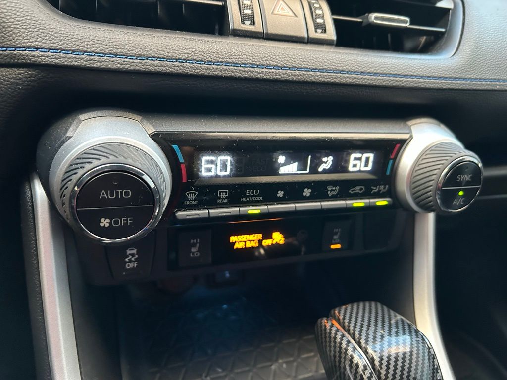 Thumbnail: 2021 Toyota RAV4 - 26