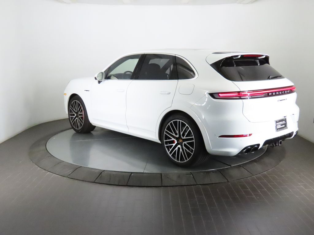 Thumbnail: 2025 Porsche Cayenne - 3