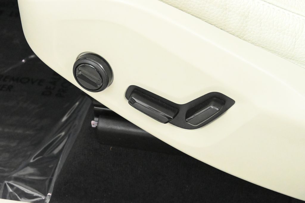 Thumbnail: 2023 Volvo XC60 - 28