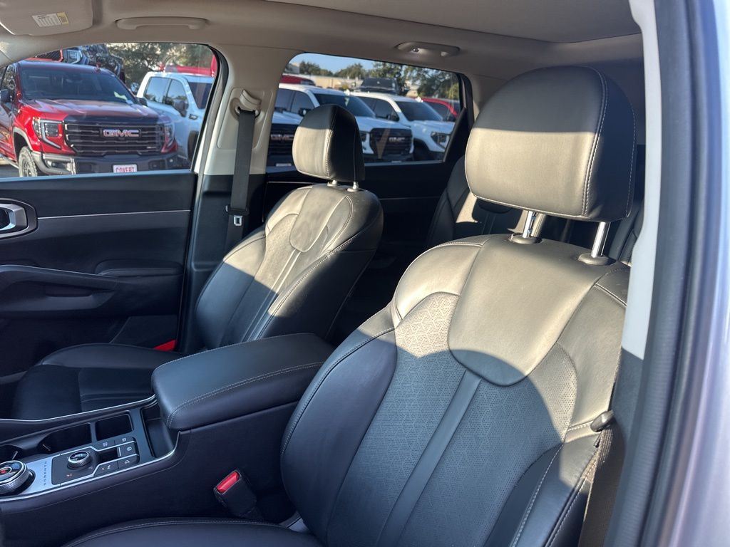 Used Car 2022 Kia Sorento Hybrid  Ex For Sale Under $30,000 In Austin, Texas