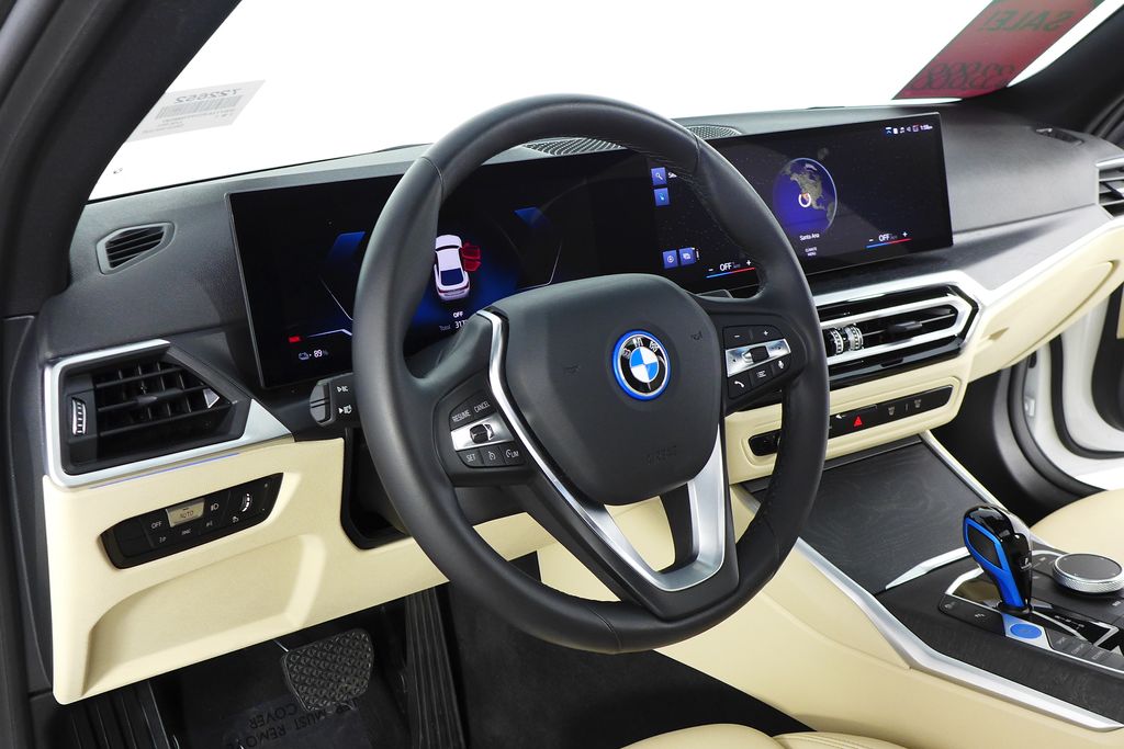 Thumbnail: 2023 BMW i4 - 31