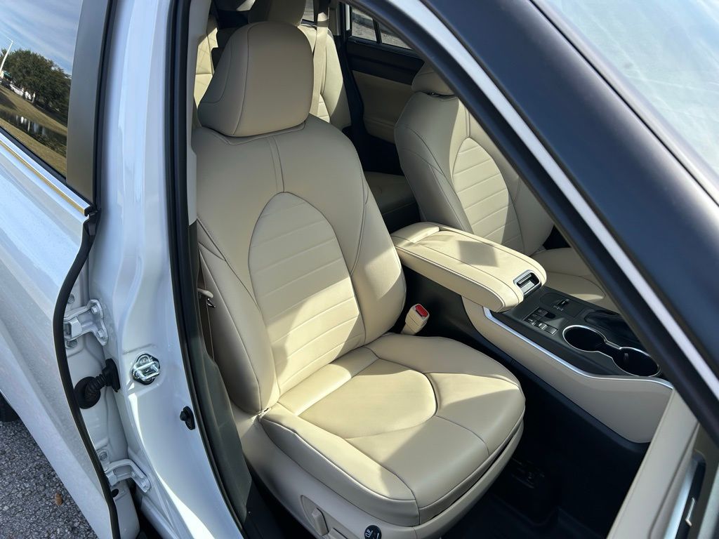 Thumbnail: 2025 Toyota Highlander - 16