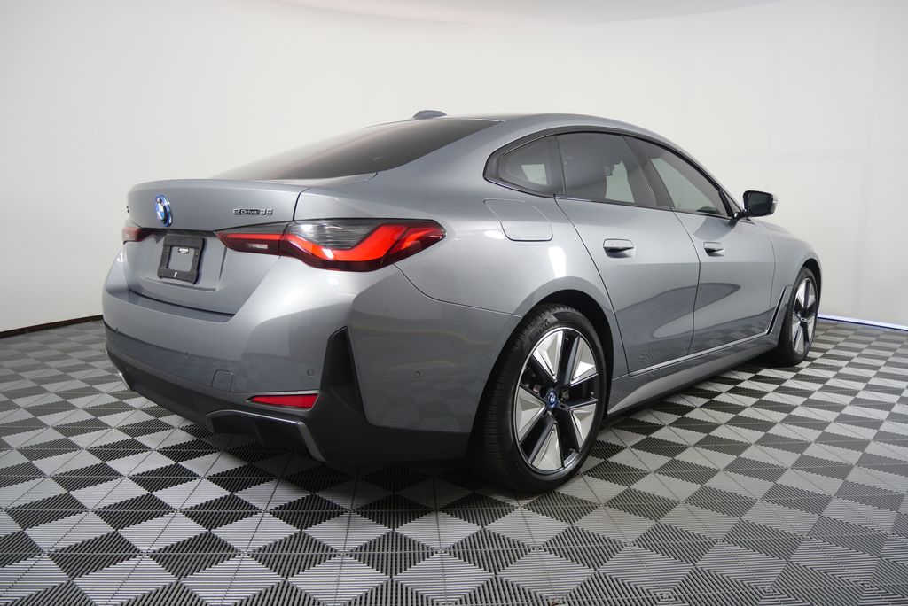 Thumbnail: 2023 BMW i4 - 3