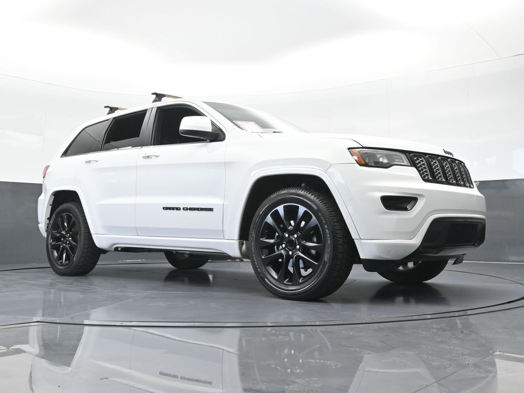 Used 2018 Bright White Clearcoat Jeep Altitude image 57