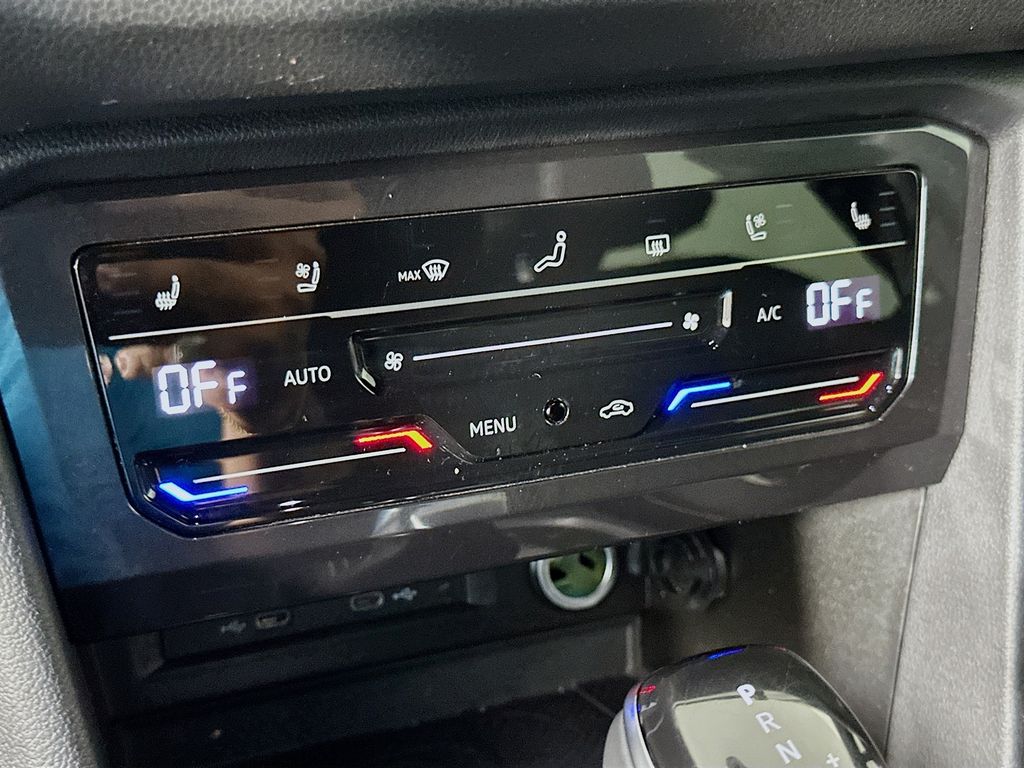 Thumbnail: 2022 Volkswagen Tiguan - 16