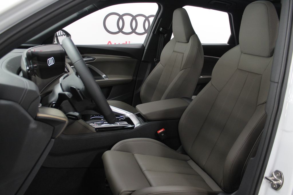 Thumbnail: 2025 Audi Q5 - 11