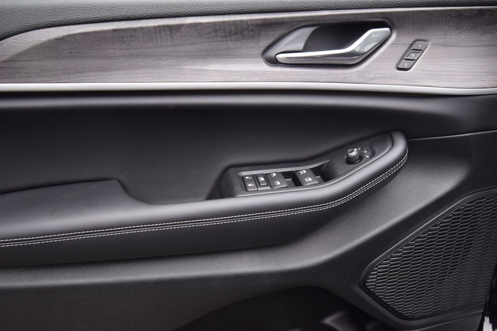 new 2025 Jeep Grand Cherokee car, priced at $47,093