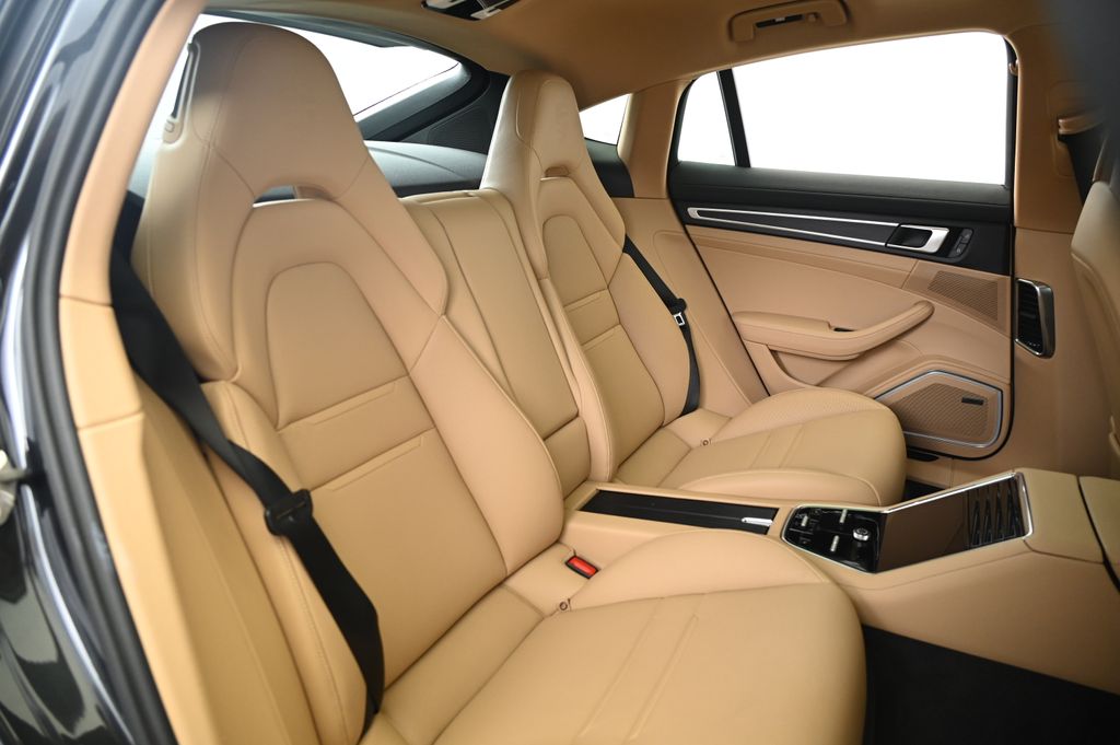 2022 Porsche Panamera Platinum 23