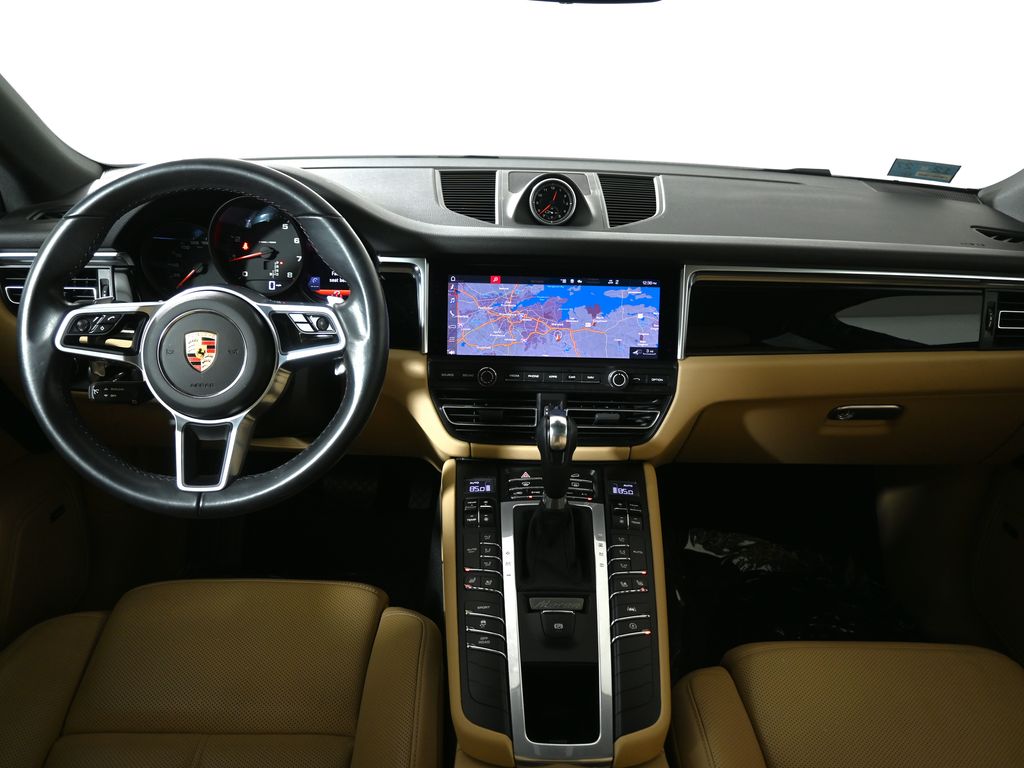 Thumbnail: 2021 Porsche Macan - 15