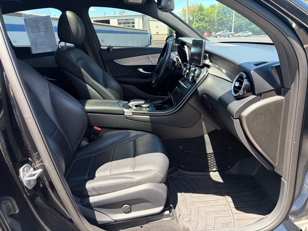 Thumbnail: 2019 Mercedes-Benz GLC - 25