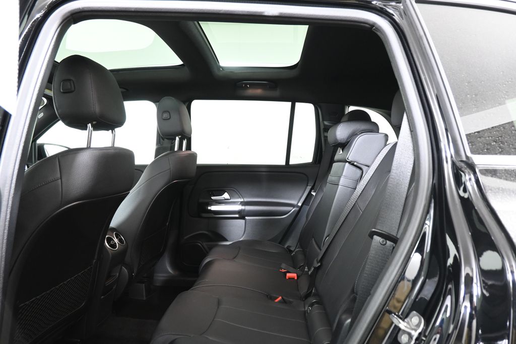 Thumbnail: 2025 Mercedes-Benz GLB - 32