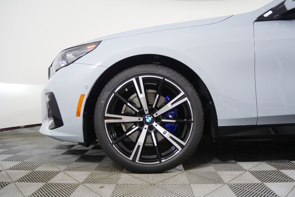 Thumbnail: 2026 BMW 5 Series - 7