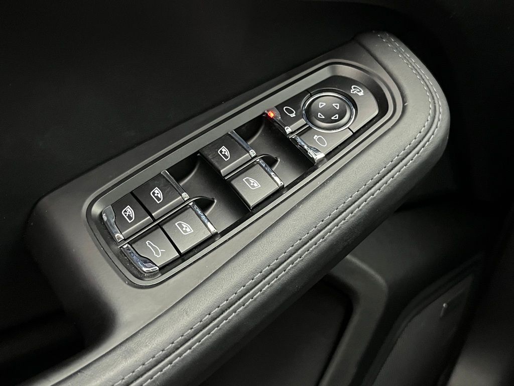 Thumbnail: 2022 Porsche Macan - 26