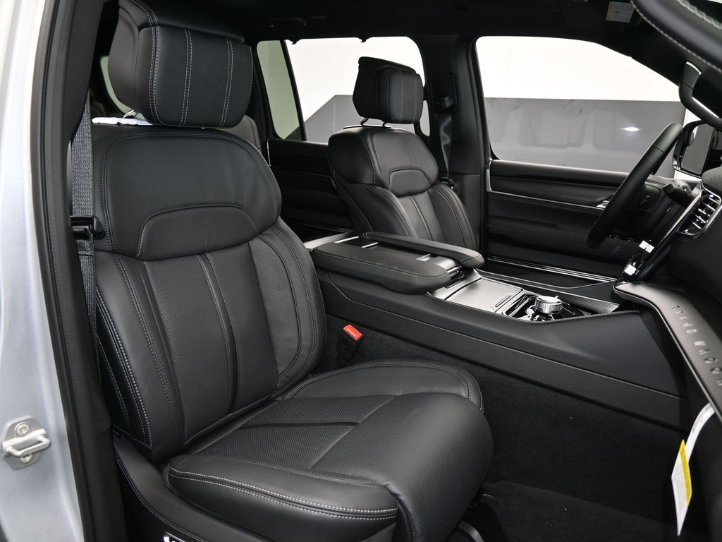 New 2026 Silver Zynith Jeep Summit Obsidian image 45