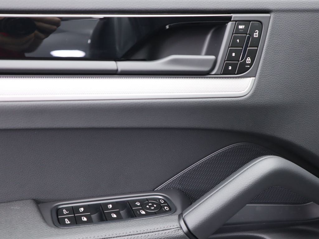 Thumbnail: 2024 Porsche Cayenne - 26