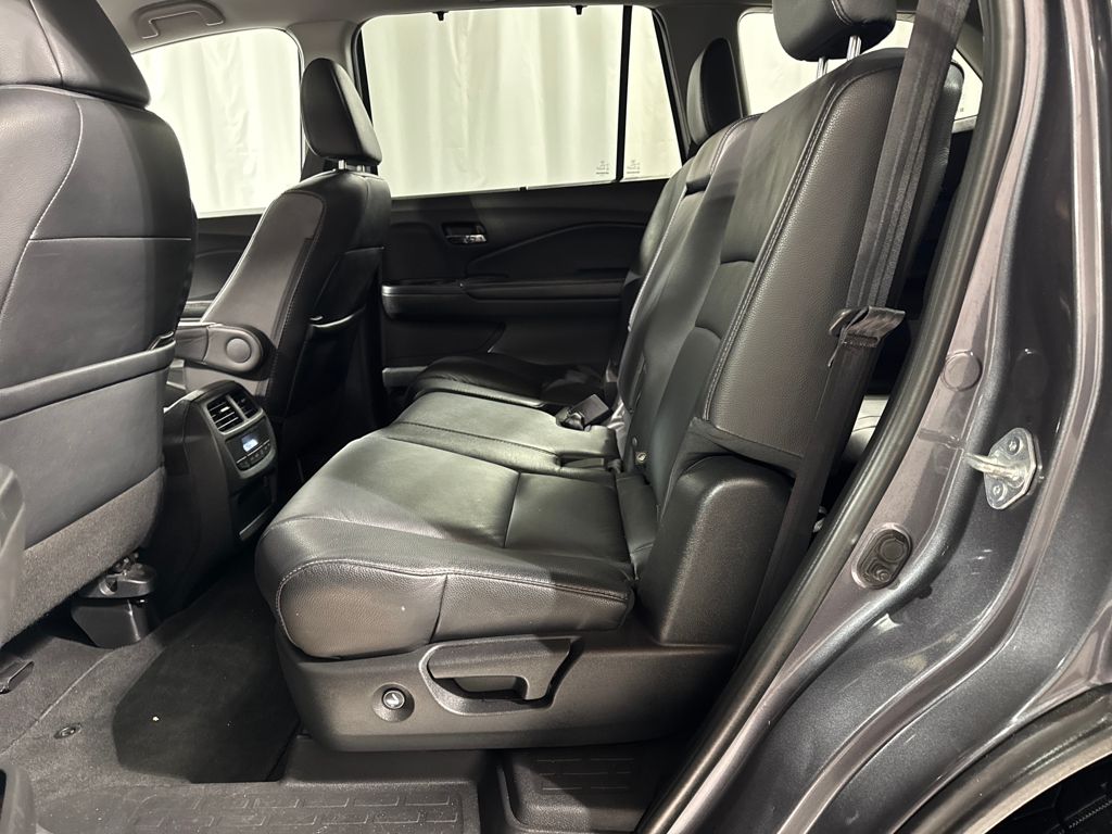 used 2022 Honda Pilot car, priced at $28,394