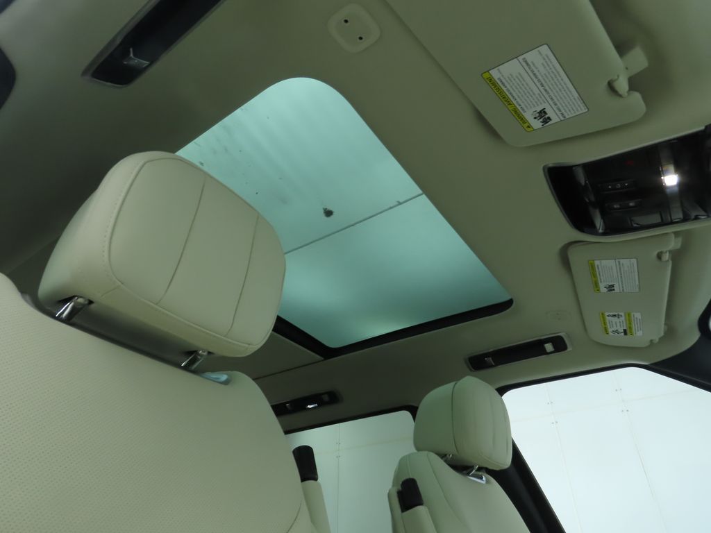 Thumbnail: 2025 Land Rover Range Rover - 20