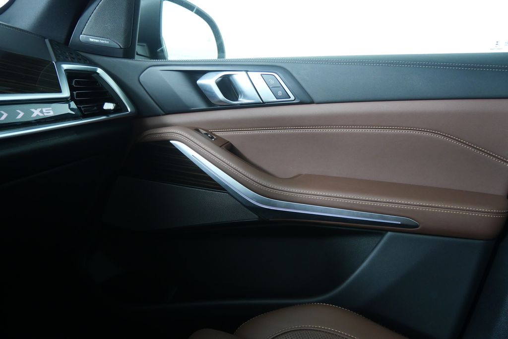 Thumbnail: 2025 BMW X5 - 30