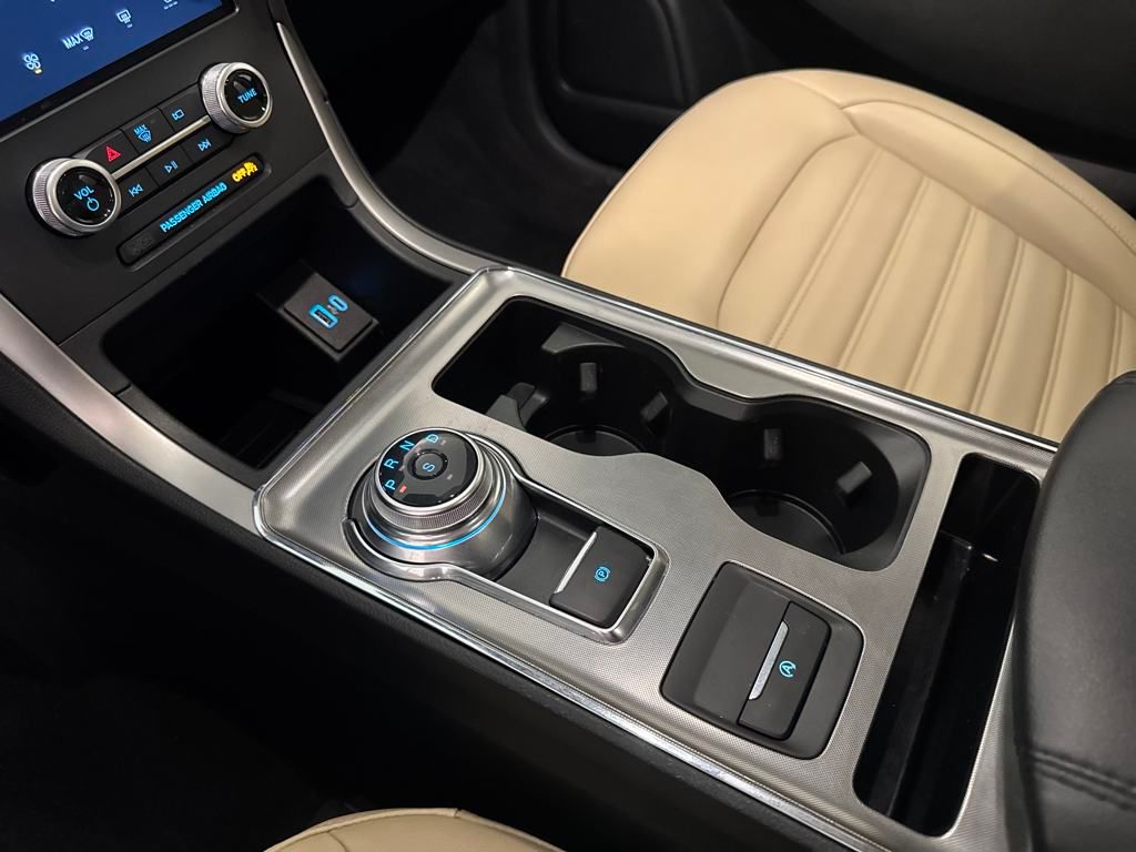 2022 Ford Edge SEL photo 21