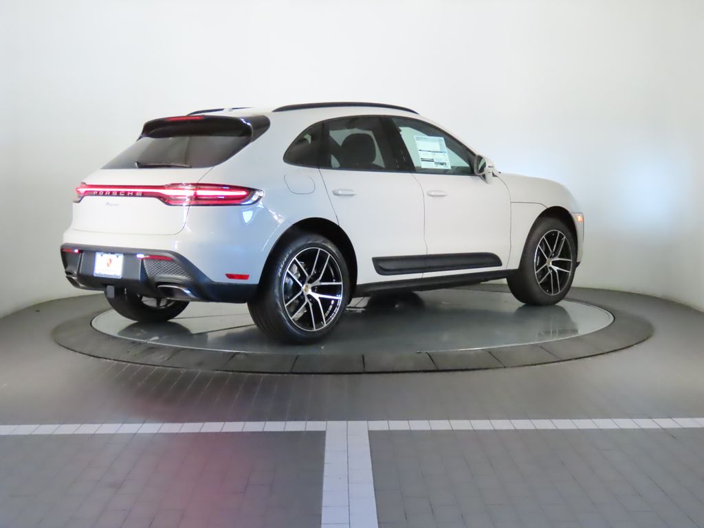 Thumbnail: 2026 Porsche Macan - 7
