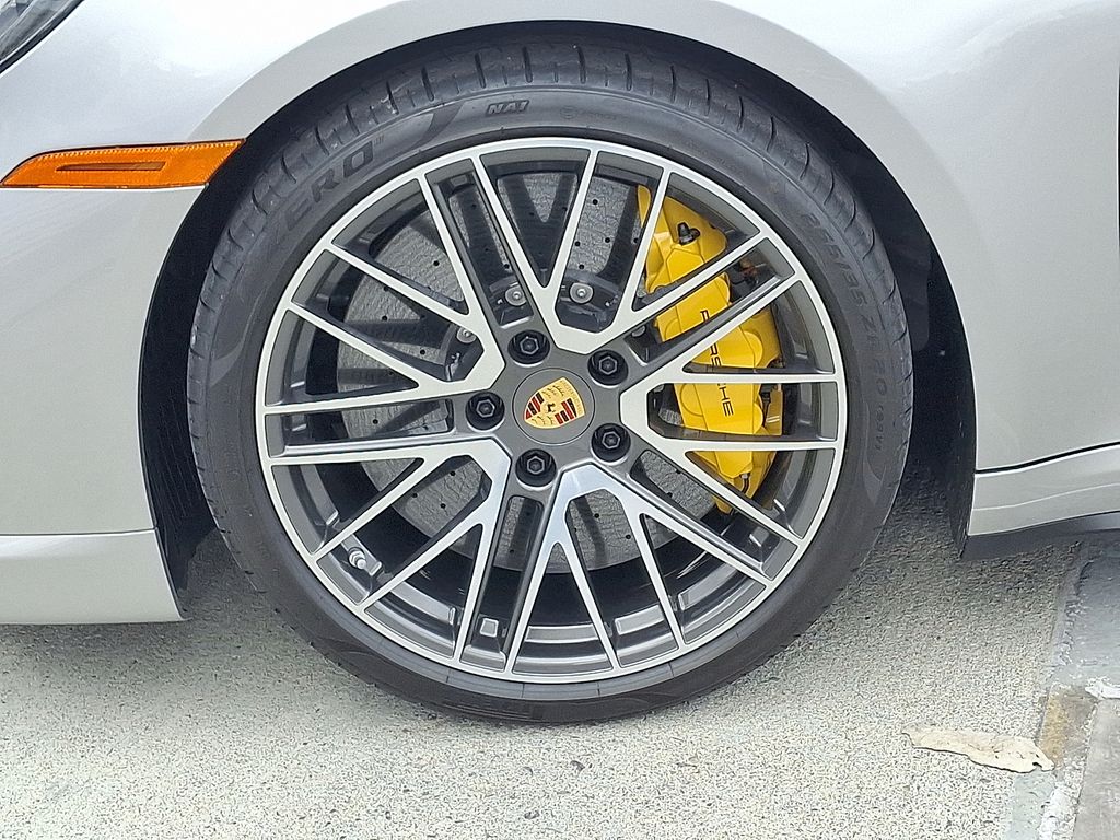 Thumbnail: 2024 Porsche 911 - 10