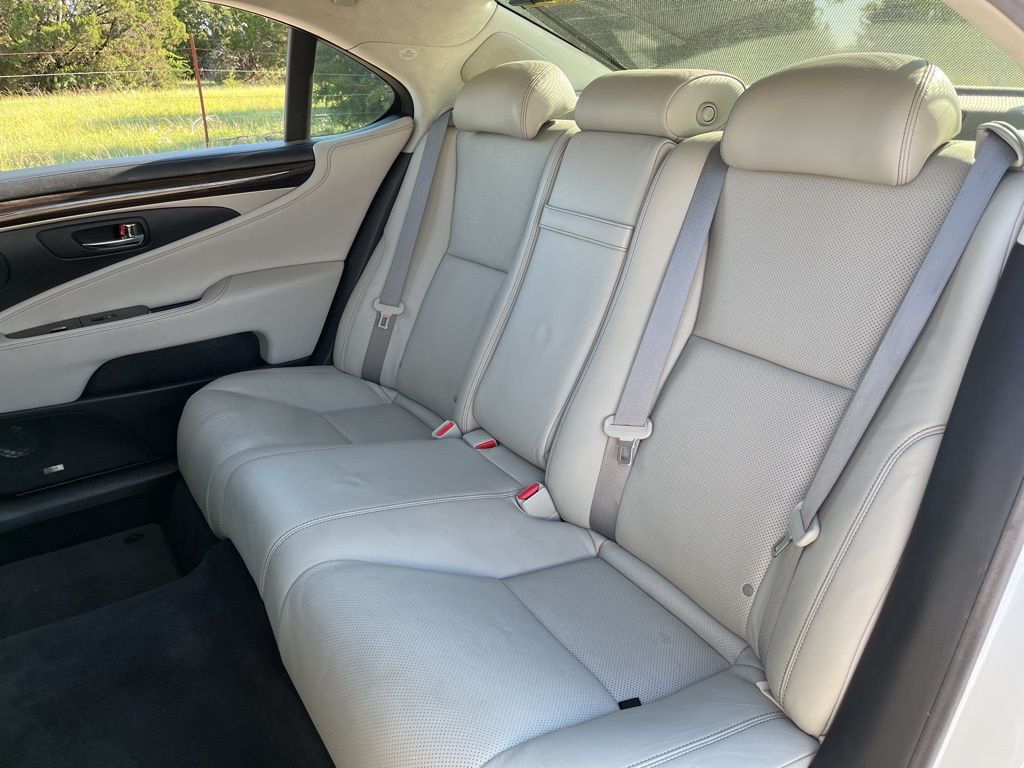 2013 Lexus LS 460 24
