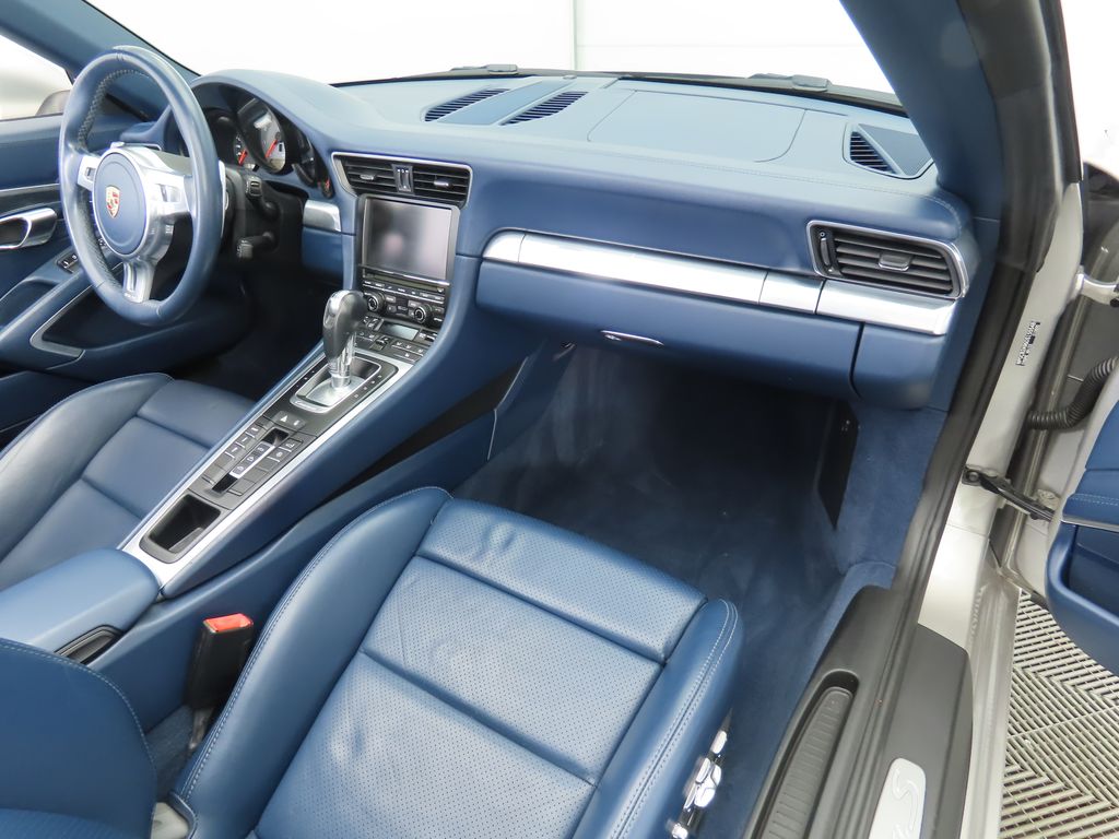 Thumbnail: 2013 Porsche 911 - 31