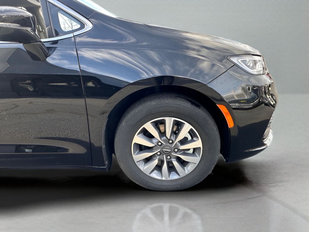 Used 2024 Chrysler Pacifica Hybrid Van