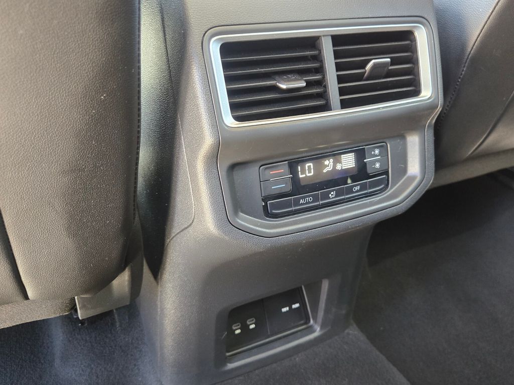 2024 Volkswagen Atlas - $25,700