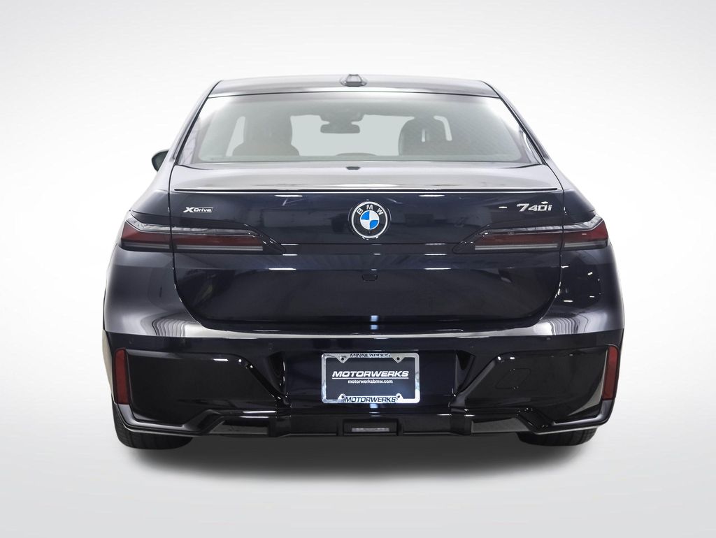 Thumbnail: 2026 BMW 7 Series - 4