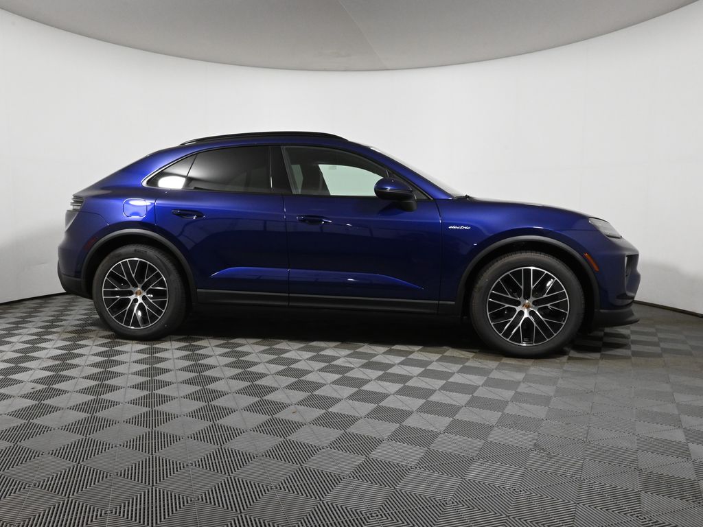 Thumbnail: 2025 Porsche Macan - 8