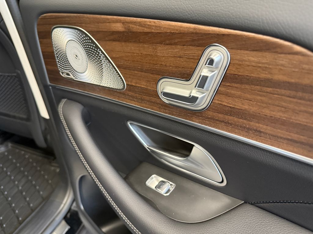 Thumbnail: 2026 Mercedes-Benz GLE - 31