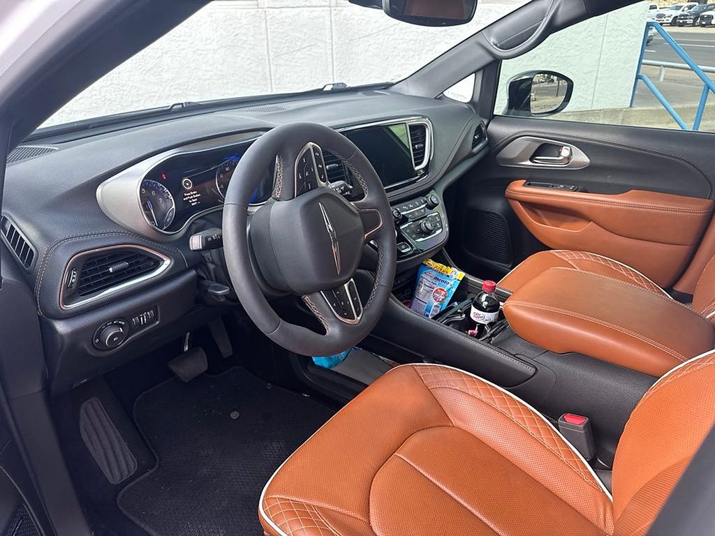 2025 Chrysler Pacifica Pinnacle - 2